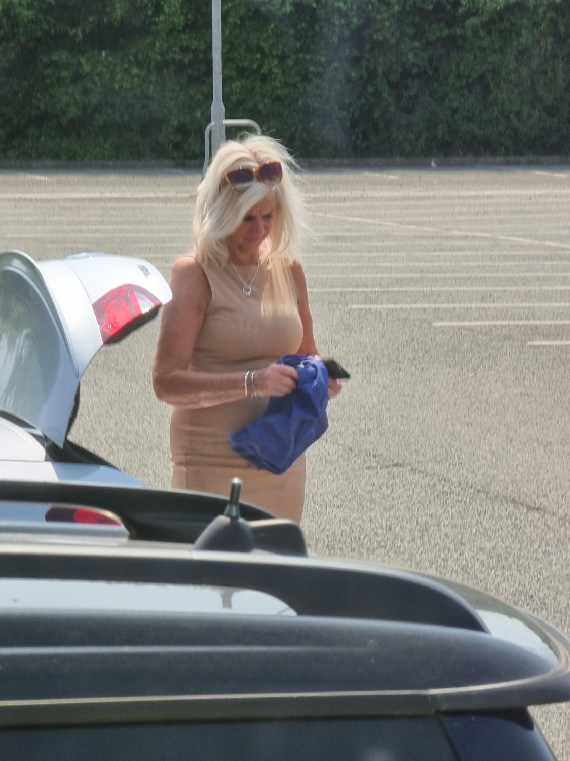Public Milf Seen In Tight Dress #oNeOFbvI