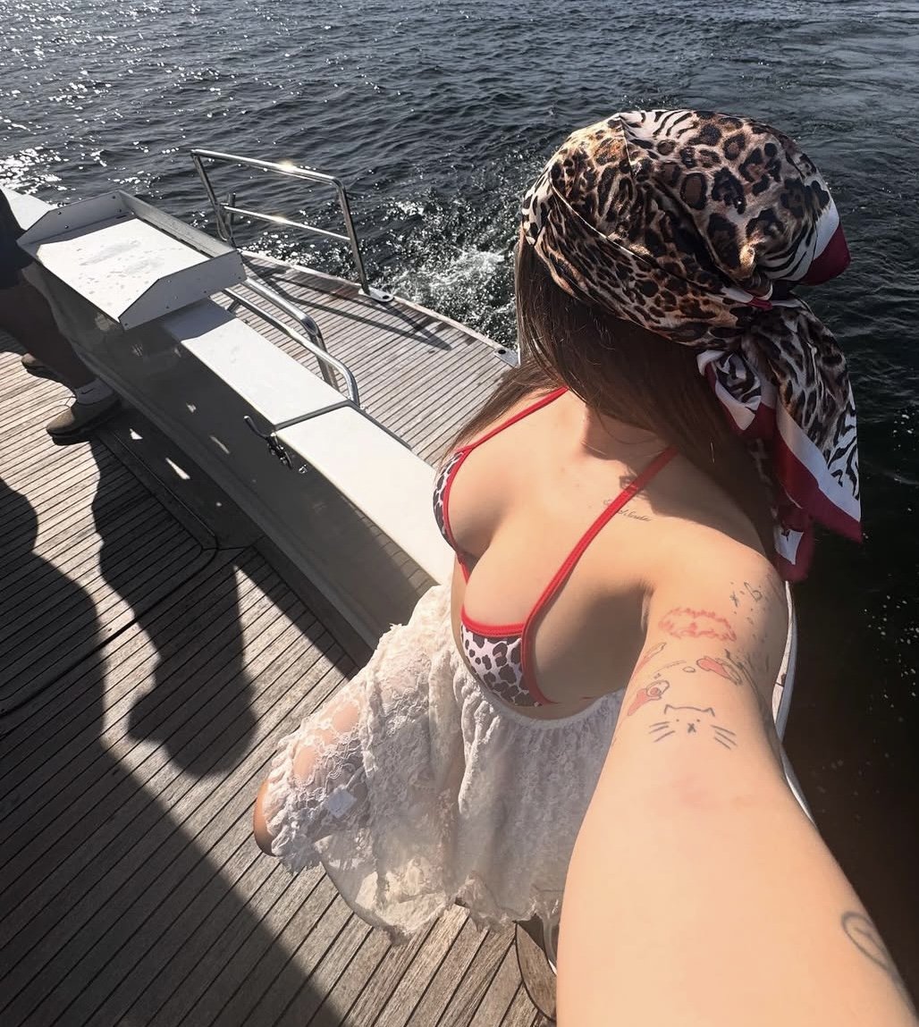 Irl de seguidor con grandes tetas y culo la puta barata, hagale tributo y llenenla de leche y verga #5wSrTzXN
