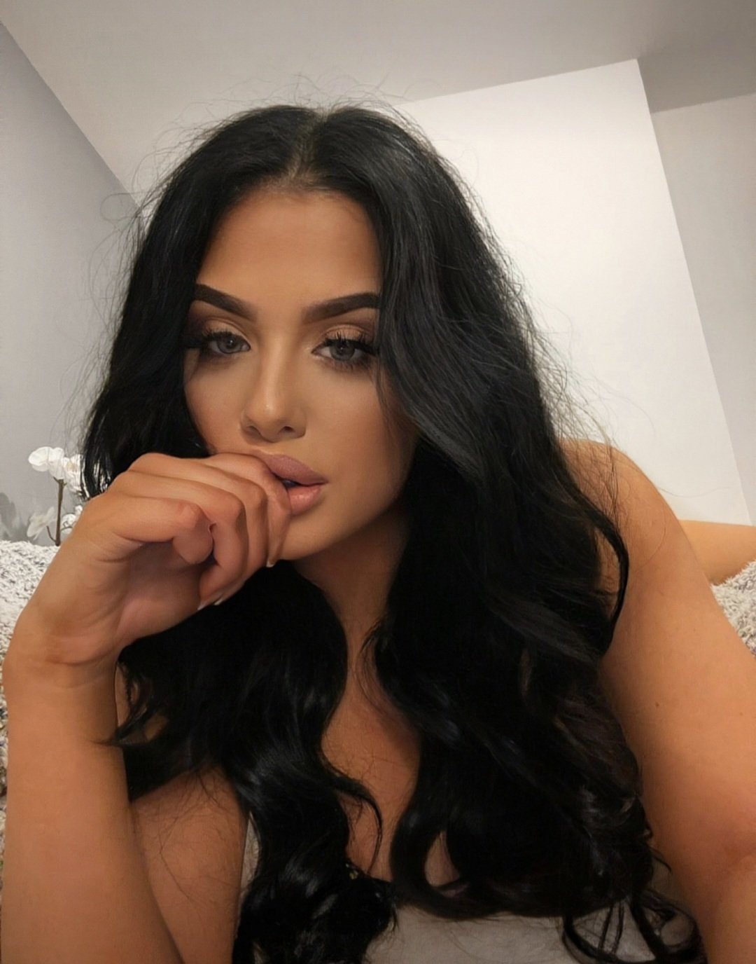 UK Slut Robyn With Big Tits Exposed #D8M03JsF