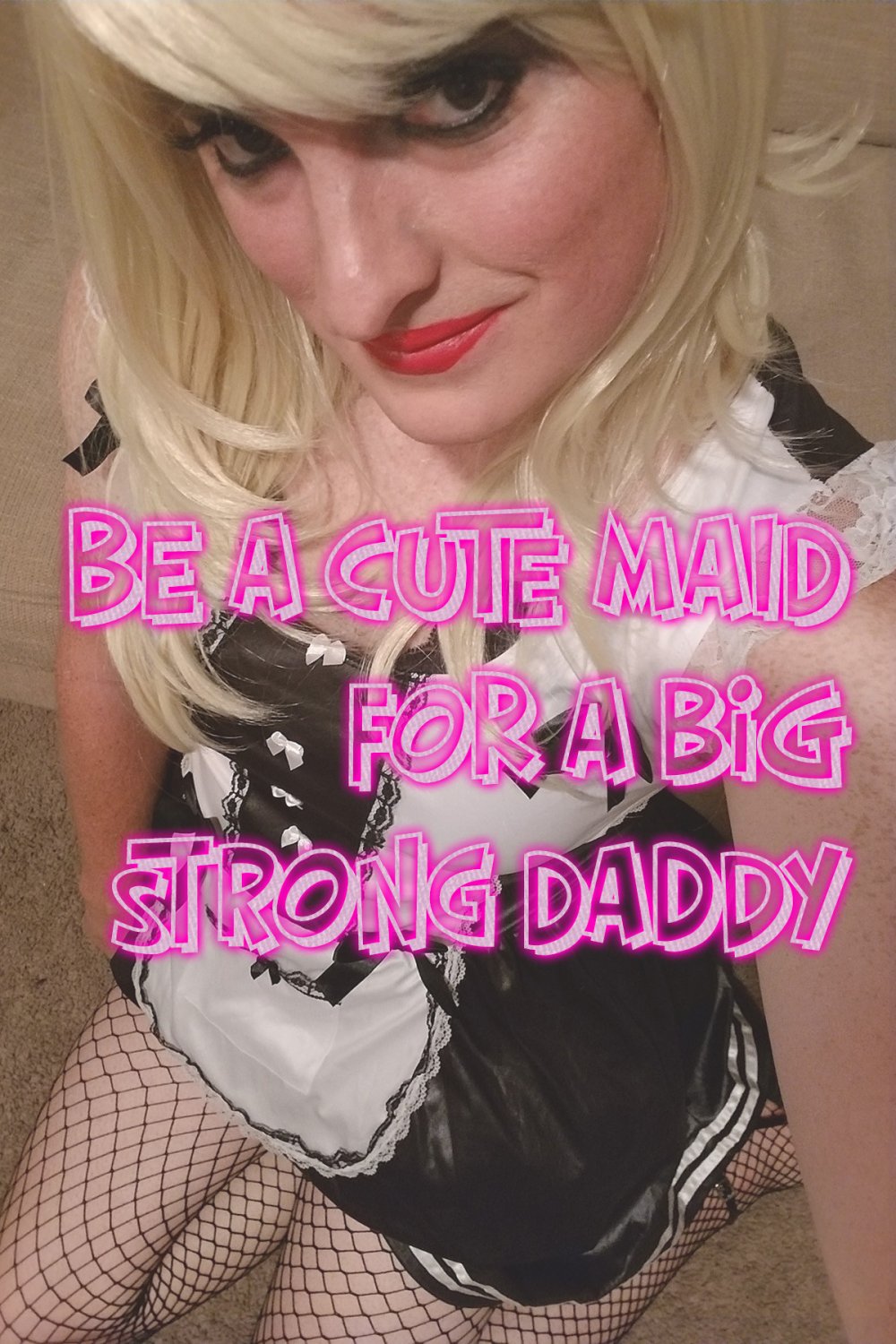 Sissy Kristina Ryder loves to get captioned and exposed #Iubbb9HC